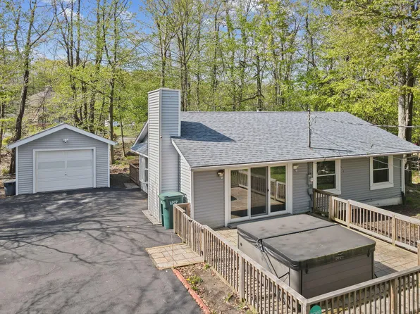 209 Greenbriar Cir, Tobyhanna, PA 18466