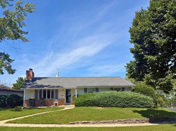 420 Sonya DRIVE, Waukesha, WI 53188