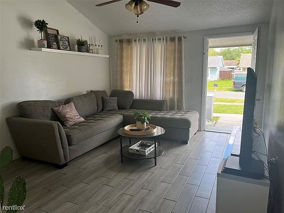 5th image of 16018 Woodpine Dr