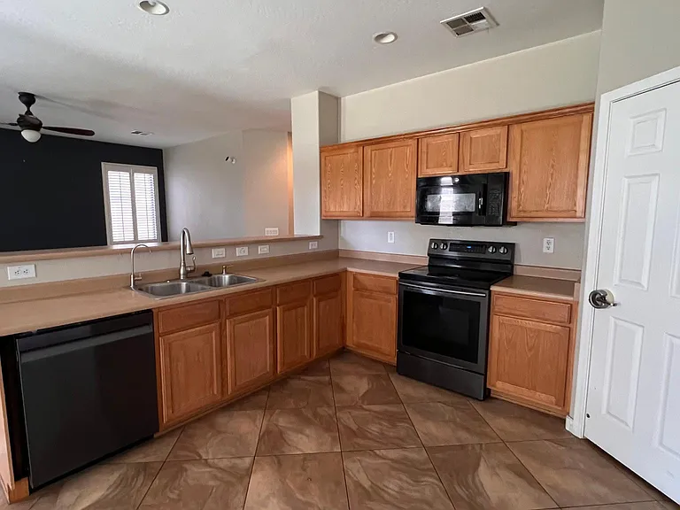 4601 W Donner Dr — Photo 11