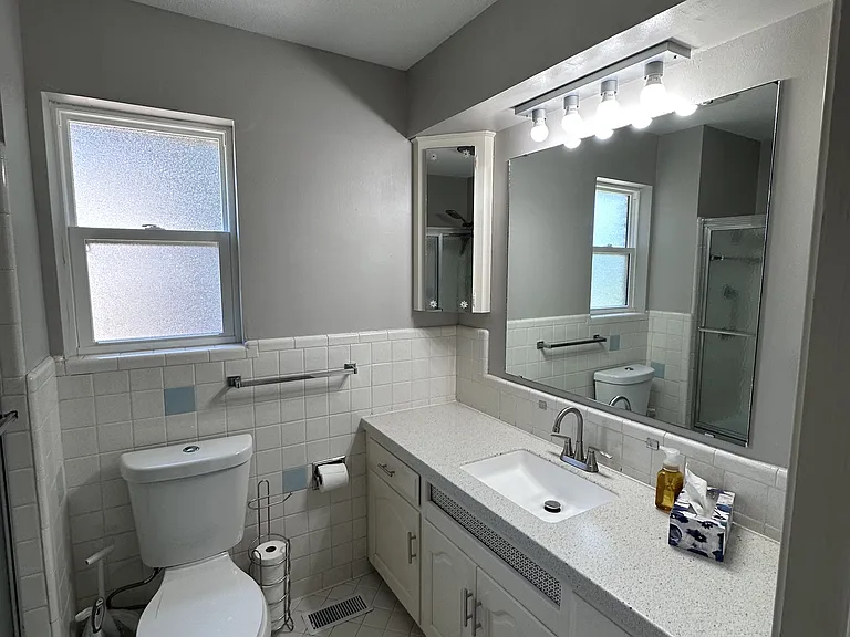 5912 N Sterling Dr — Photo 32