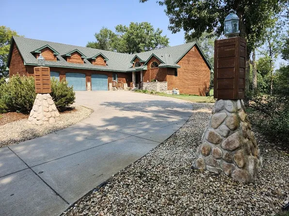 527 138th Ln NE, Ham Lake, MN 55304