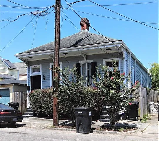 1921 Amelia St — Photo 1