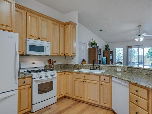 5th image of 3669 Heron Dr