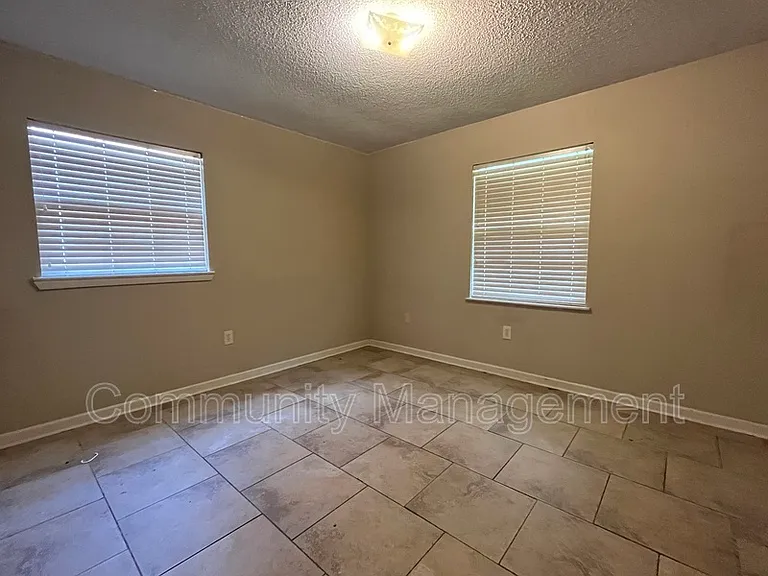 16813 Vermillion Dr — Photo 7