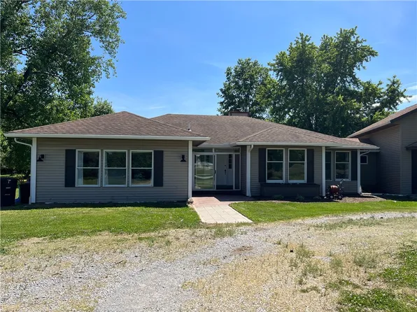 2436 N County Road 1800e St, Charleston, IL 61920