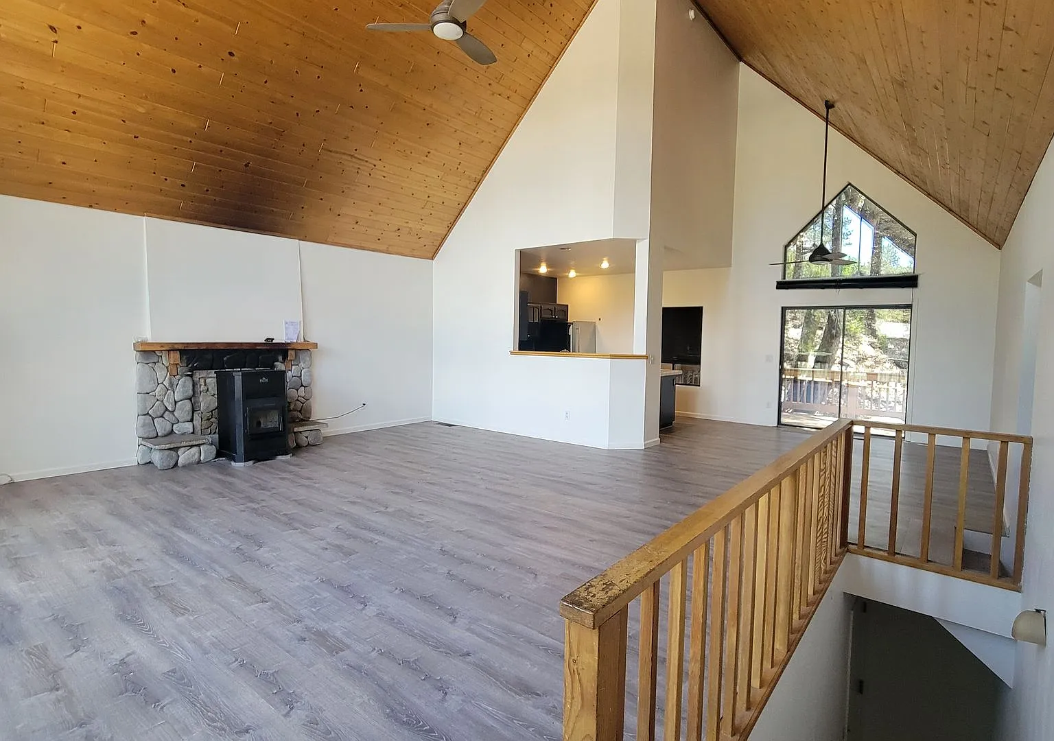 Spacious Mountain Retreat with Garage, Deck & Trail Access — Photo 4