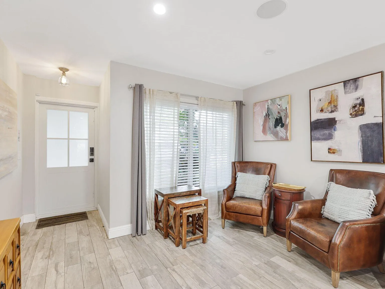 3 bed, 2.0 bath, 1560 sqft, $4,500 — Photo 2