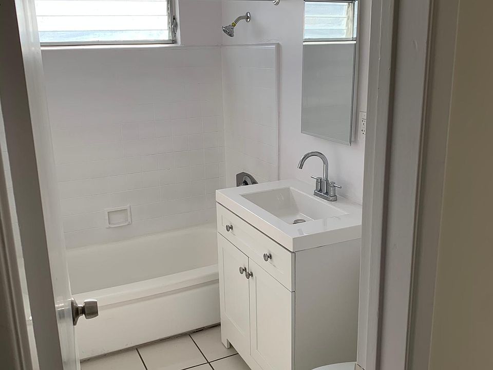 1st image of 432 W Stocker St #I