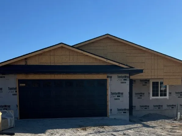 306 Viking Dr, Victor, IA 52347