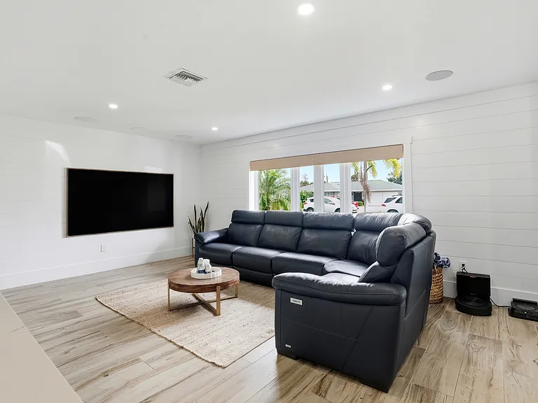 6163 Plumosa Ave — Photo 11