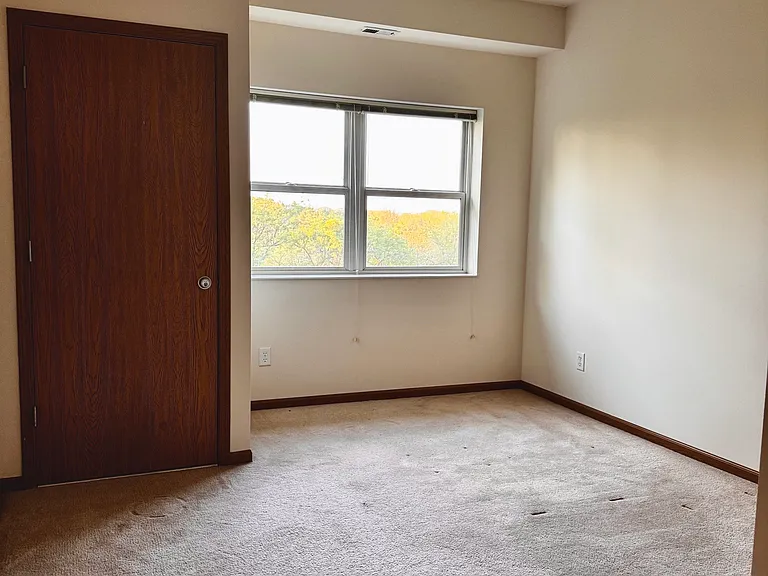 Crown Villa Apartments — Photo 24