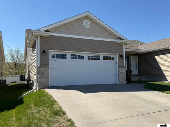 3111 Excalibur Ln, Lincoln, NE 68504
