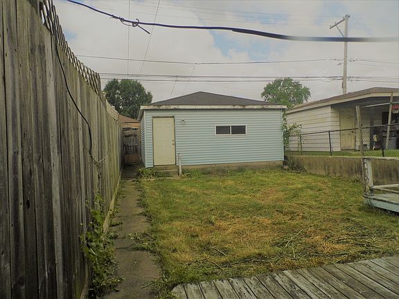 4th image of 10916 S Green Bay Ave