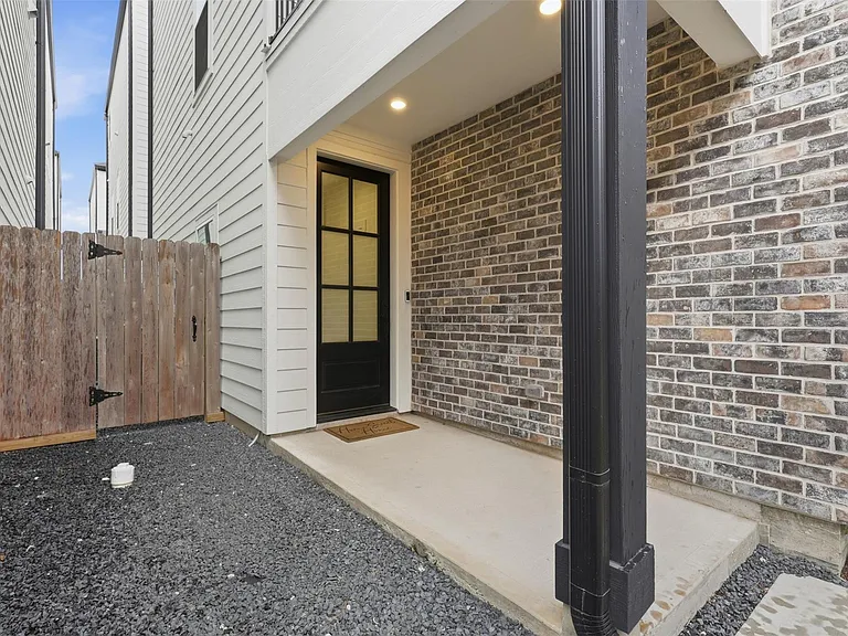 714 W Donovan St #A — Photo 28