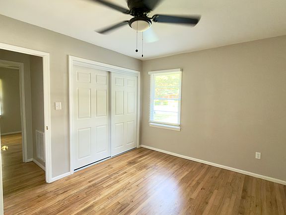 5th image of 120 Davis Pl