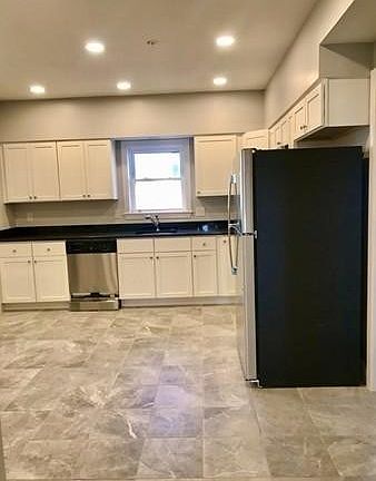 5th image of 80 Wallis St #6