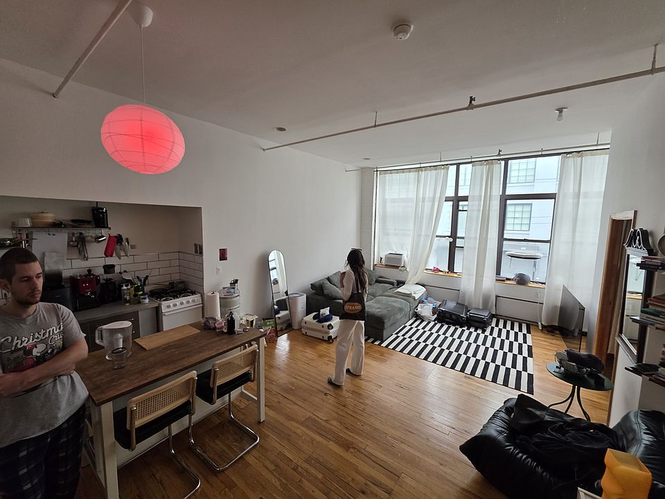 1st image of 476 Jefferson St #201