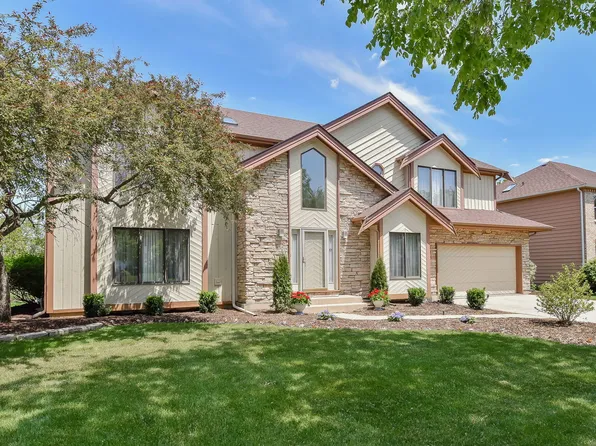 2664 Haddassah Dr, Naperville, IL 60565