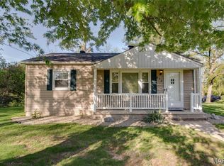 872 Oakwood Ln, East Alton, IL 62024