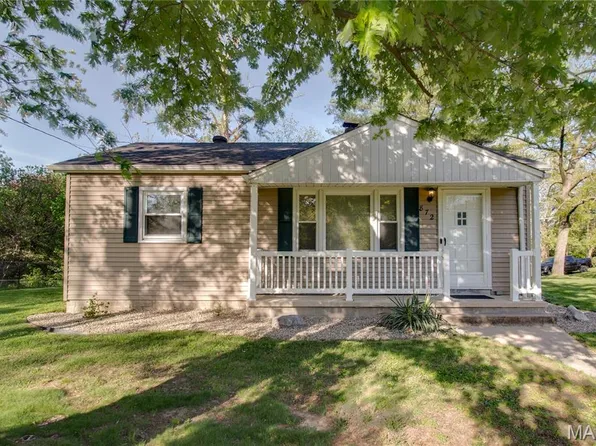 872 Oakwood Ln, East Alton, IL 62024