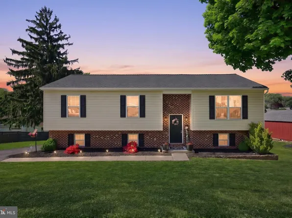 18 E High St, Yoe, PA 17313