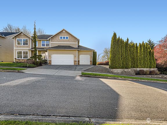 4th image of 702 79th Drive NE