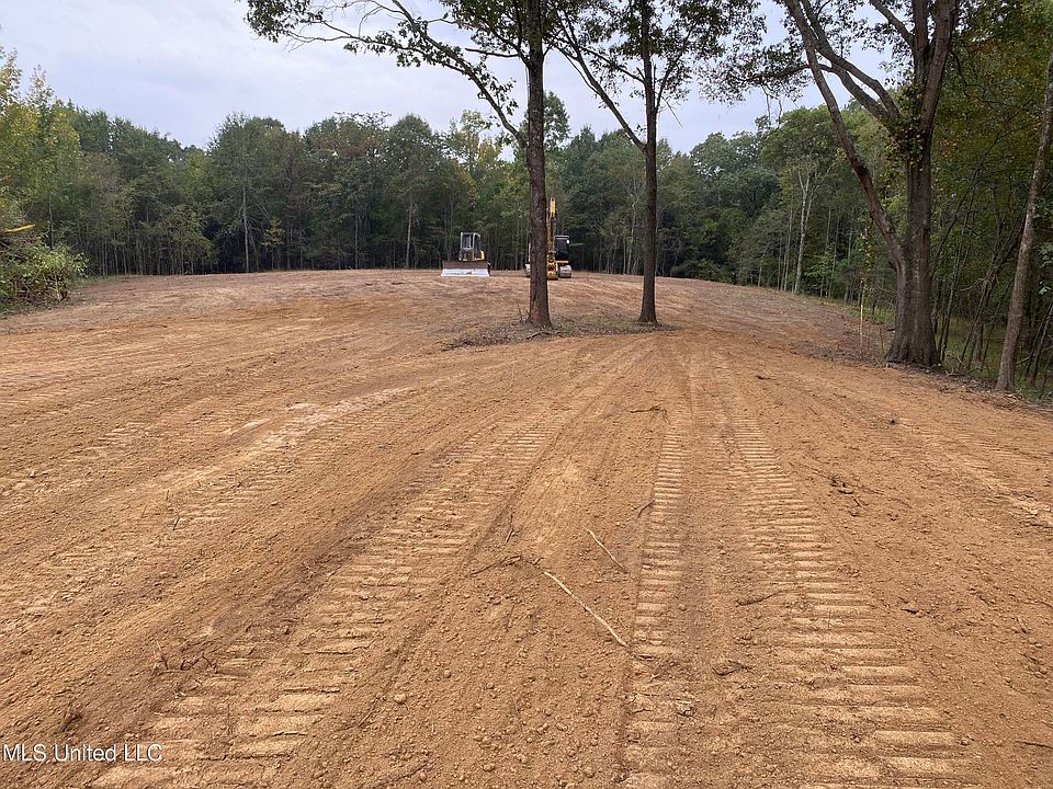 2nd image of 2 Moore Rd