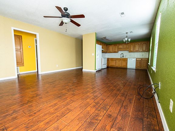 5th image of 434 W Holly St