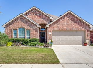 5801 Loveland Dr, Denton, TX 76208