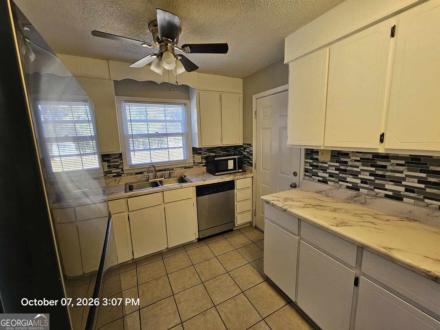 4 bed, 2.0 bath, 1964 sqft, $1,650 — Photo 2