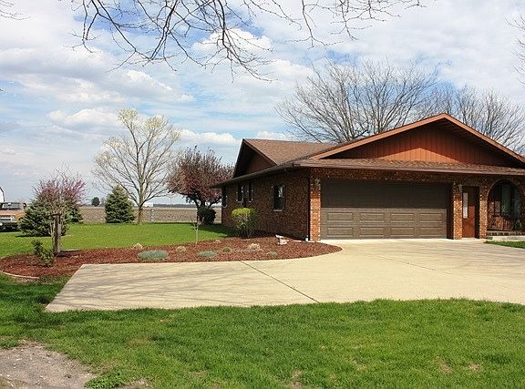 2nd image of 104 N Blue Spruce Ln