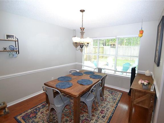 3rd image of 964 Linlen Ave