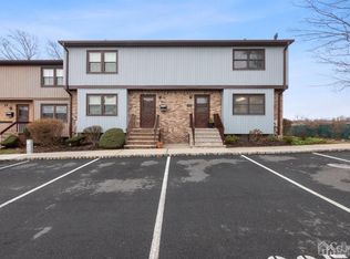 16 Highview Dr, Woodbridge, NJ 07095