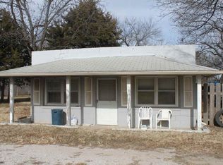 2406 W 9th Ave, Winfield, KS 67156