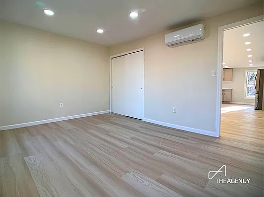 Rented by The Agency | media 22