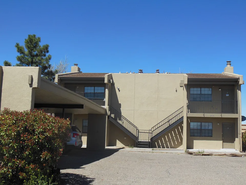 305 Geraldine Loop SE