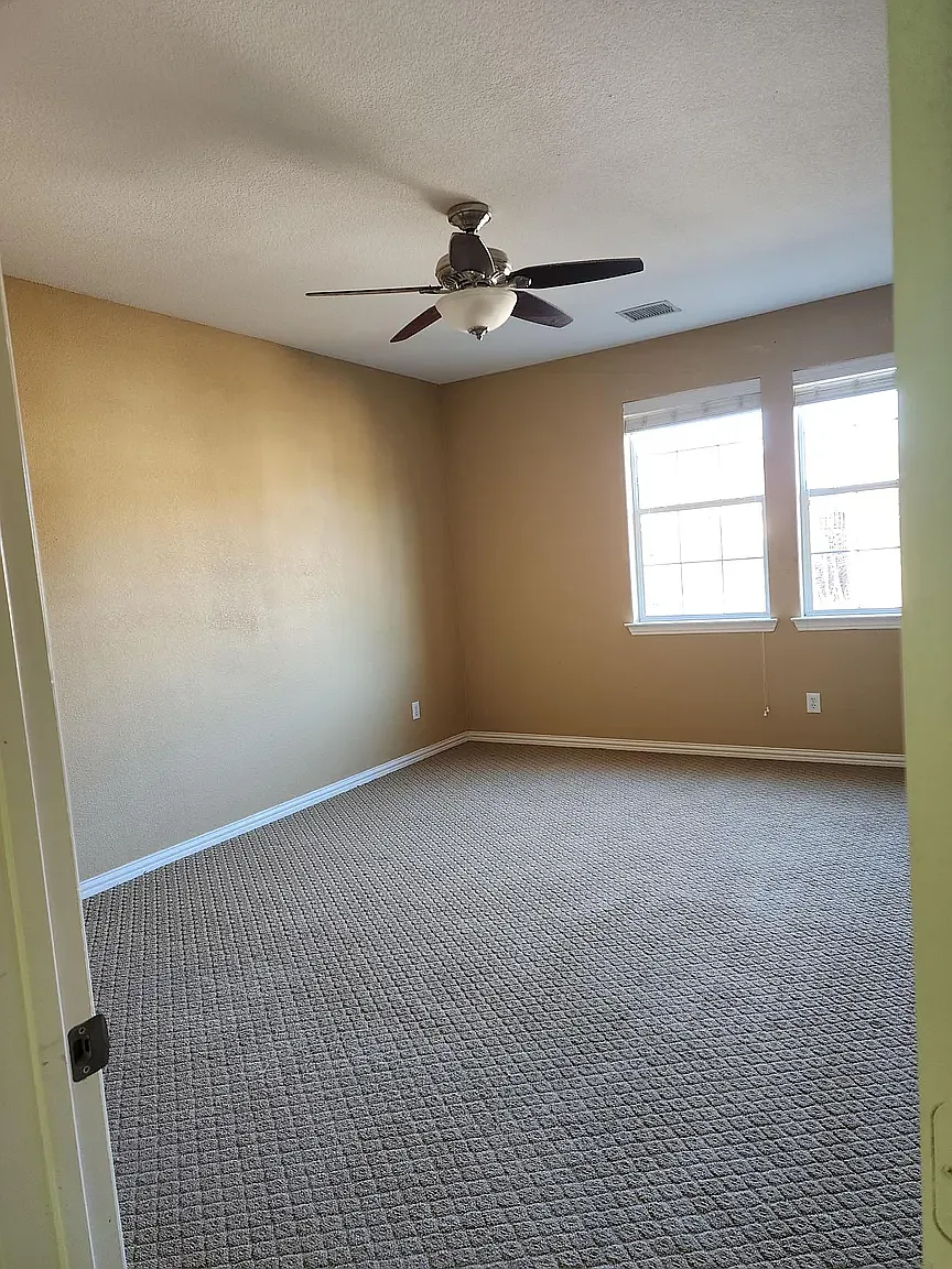 3 bed, 2.5 bath, 2236 sqft, $3,400 — Photo 3