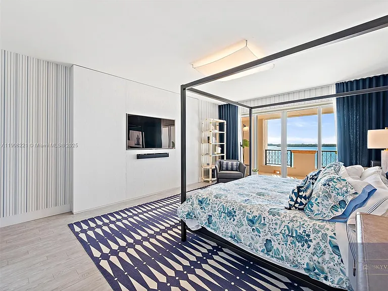 5142 Fisher Island Dr #5142 — Photo 19