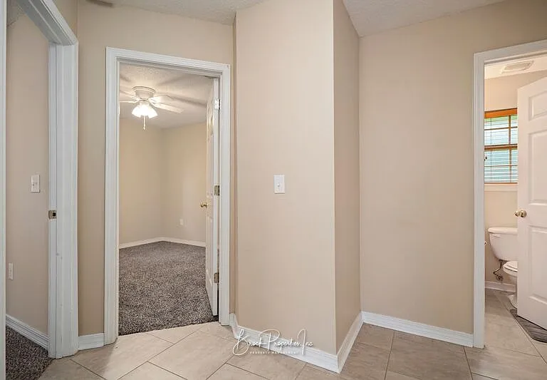 4718 Lemoyne Vis — Photo 16