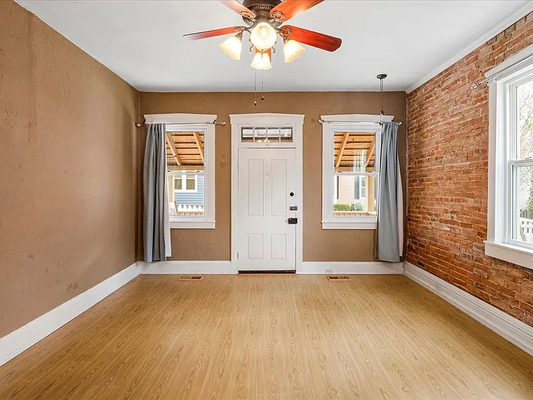 1003 N Benton Ave — Photo 3