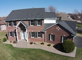 8701 Stratford Xing N, Brooklyn Park, MN 55443