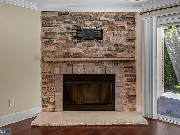 5th image of 10 Devon Ct