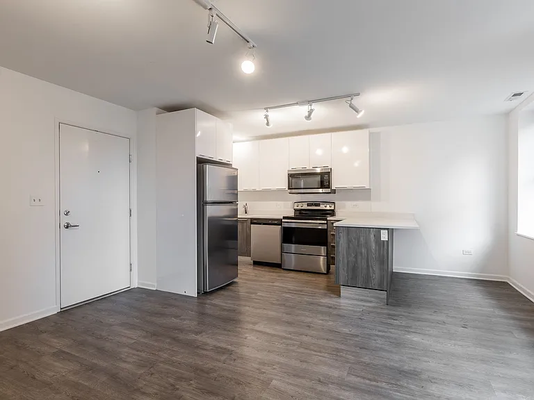 940 W Winona St #405 — Photo 5