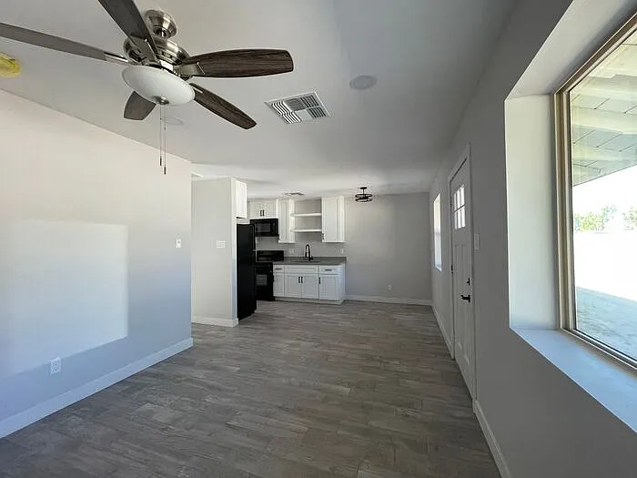 2726 E Culver St #B — Photo 42