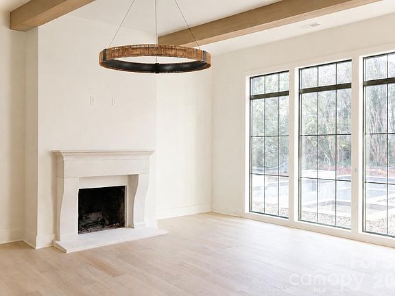 4th image of 519 Meadowbrook Rd