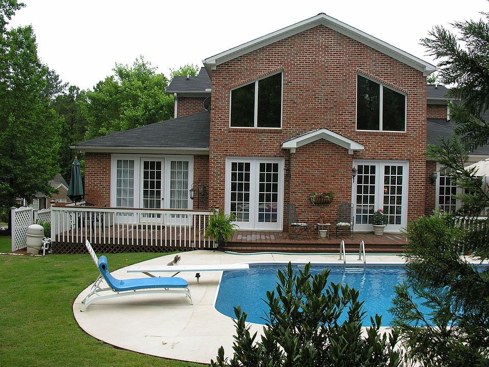 2nd image of 566 Windridge Cir