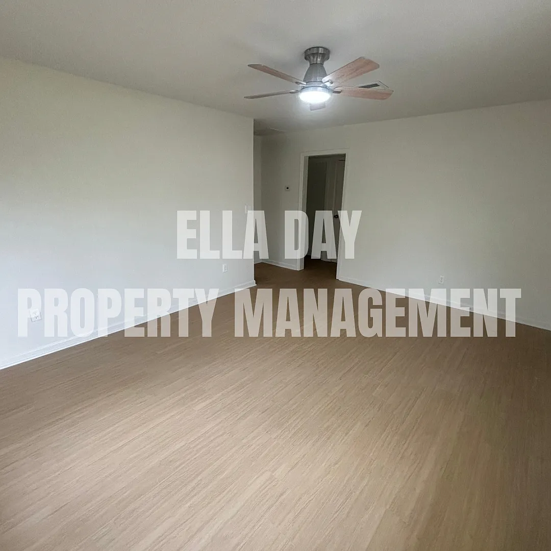 550 N Sheridan St — Photo 3