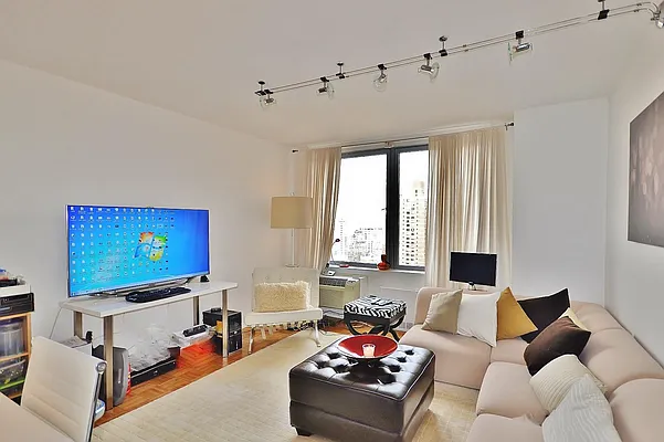Rented by Corcoran | media 22