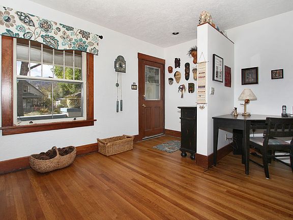 Entry with preserved window 